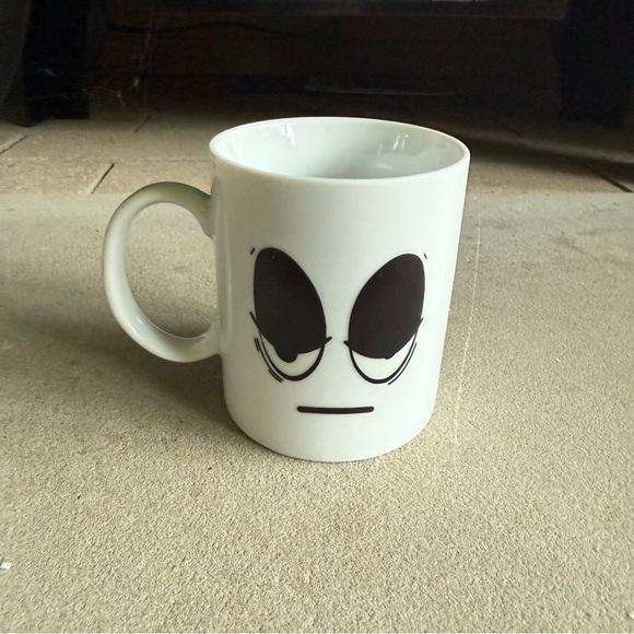 Color Changing White Mug with Black Cartoon Face 12 oz - Picture 2 of 9